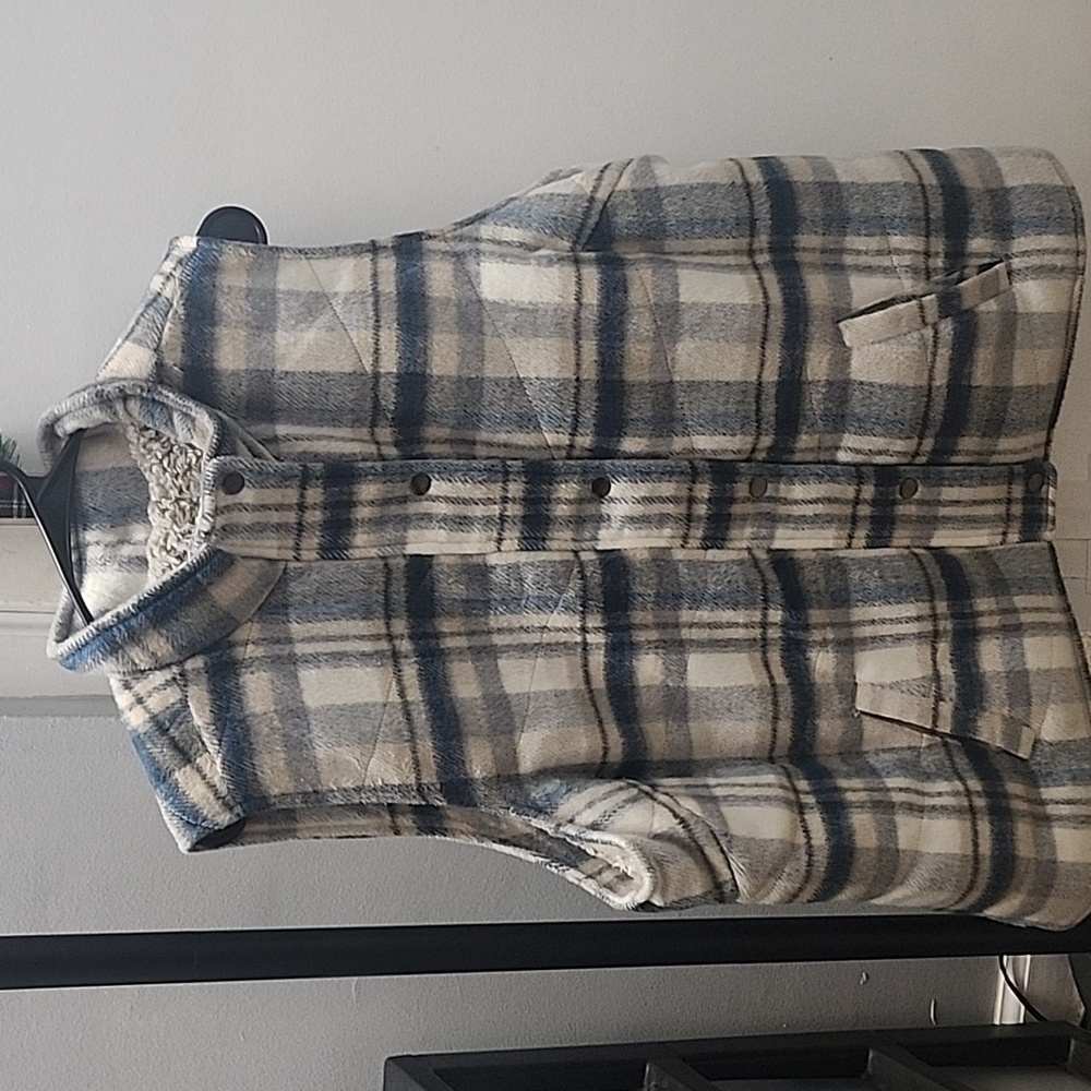 CJ Banks vest